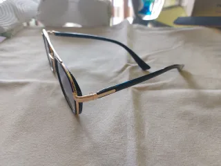 Gafas de sol cristal hexagonal azul y dorado