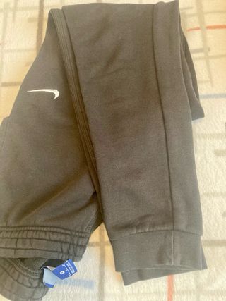 Conjunto chándal Nike rojo y negro