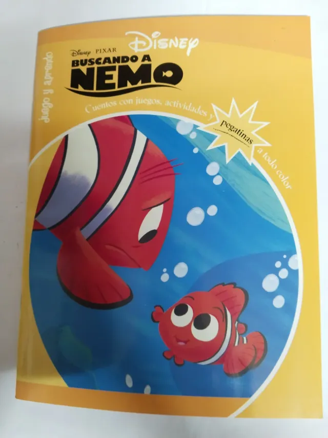 11 libros Disney con pegatinas y para jugar.