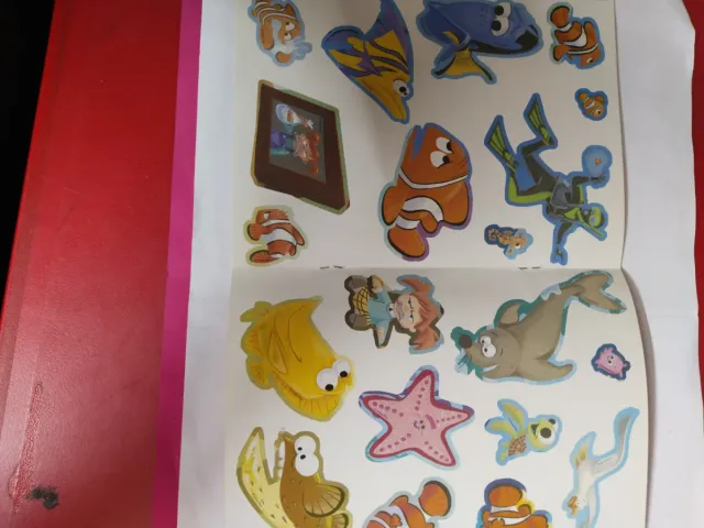 11 libros Disney con pegatinas y para jugar.