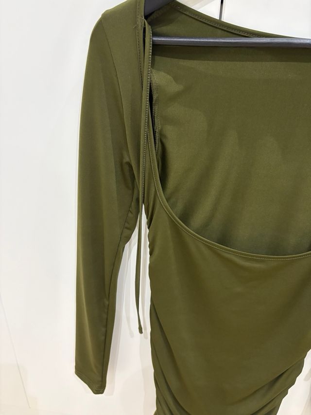 Vestido verde caqui drapeado