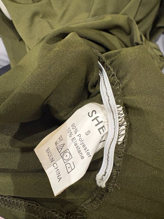 Vestido verde caqui drapeado