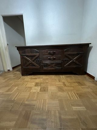 Mueble bajo rústico de madera