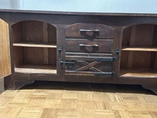 Mueble bajo rústico de madera