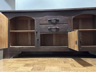 Mueble bajo rústico de madera