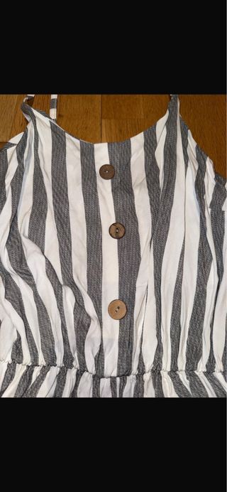 Mono de rayas gris y blanco