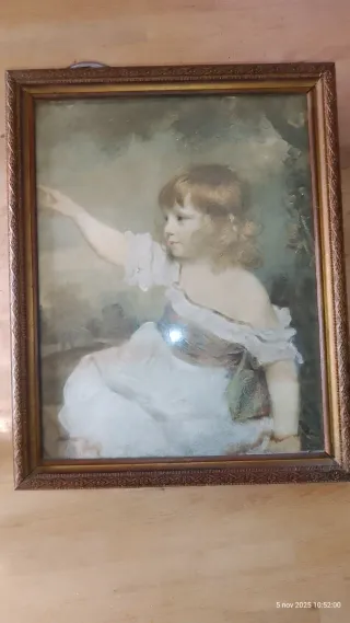 Cornice vintage in legno con sfumature.1960