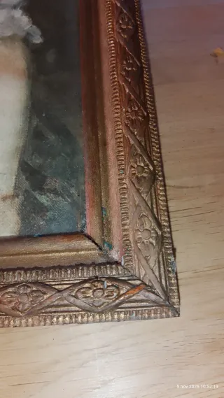 Cornice vintage in legno con sfumature.1960