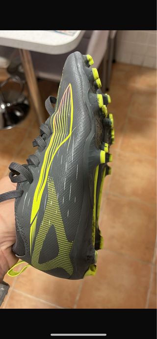 Zapatillas Fútbol Puma Gris y Amarillo