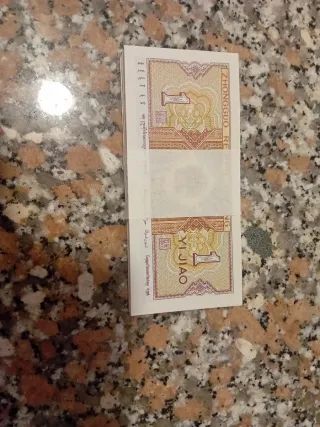 Mazzetta banconote cinesi