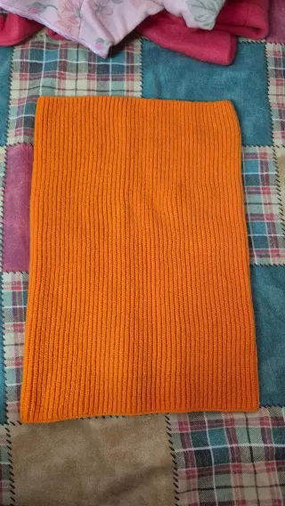 Scaldacollo arancione in maglia