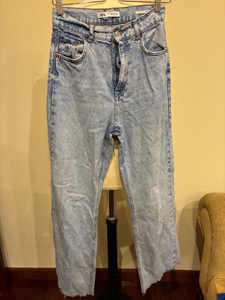 Pantalón vaquero Zara desgastado