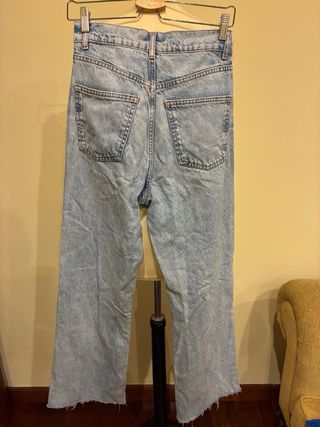 Pantalón vaquero Zara desgastado