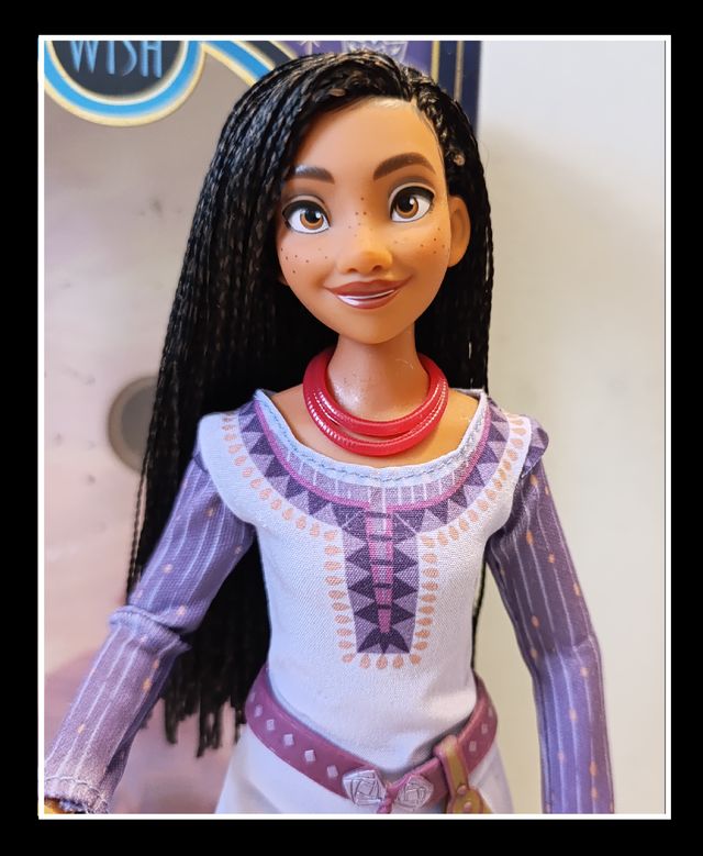 Muñeca Asha Cantante Wish Disney con Accesorios