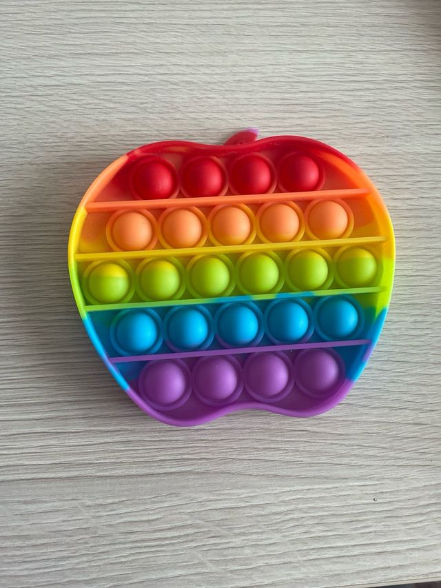 Pop It manzana arcoíris