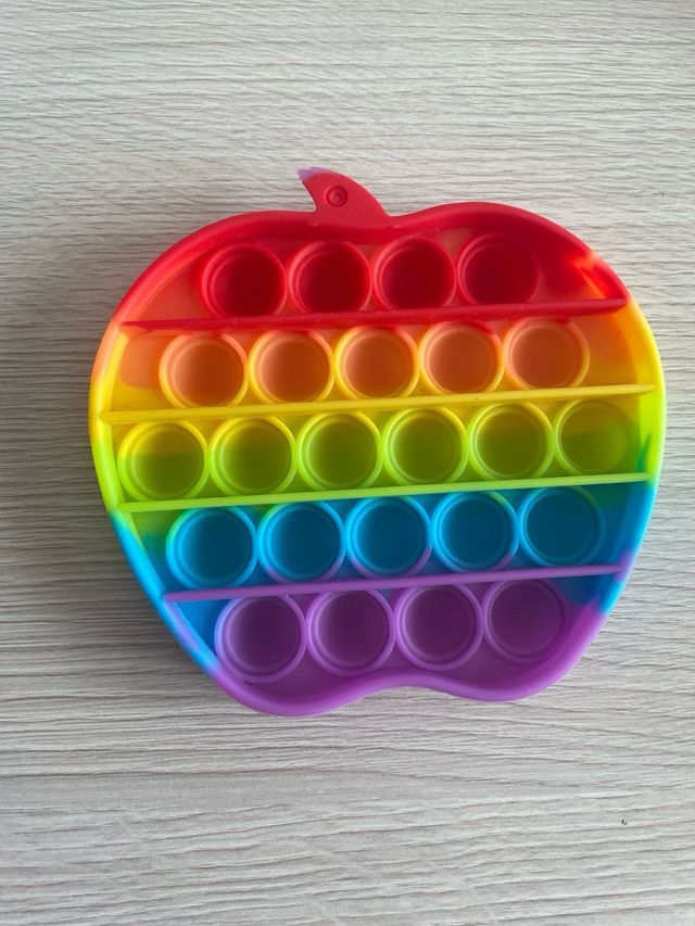 Pop It manzana arcoíris