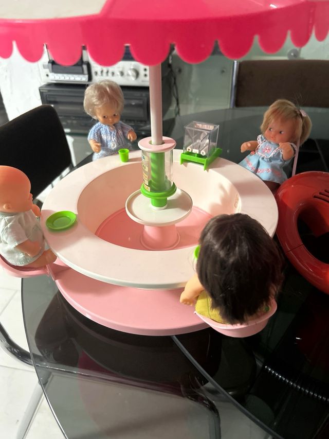 Heladería Barriguitas con armario y 4muñecos