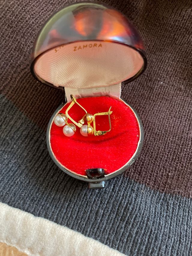 Orecchini di bijouterie Zamora con perle dorate