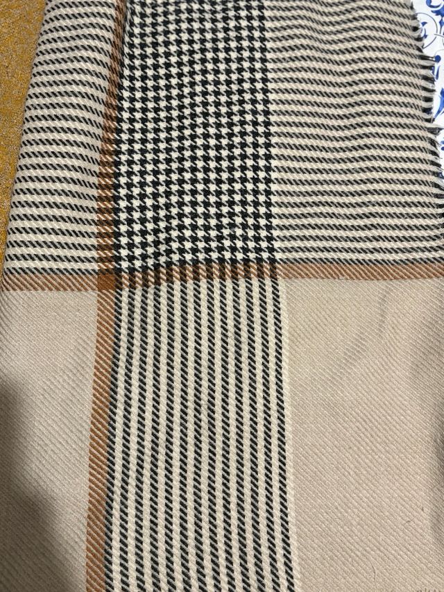 Bufandas de tela multicolor