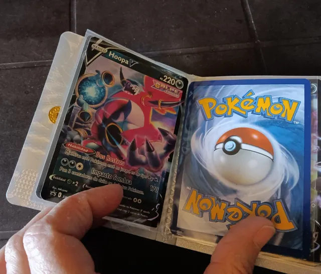 12 Cartas Pokémon Especiales + Funda Dorada