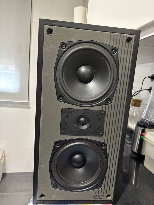 Mission Cyrus 782 Altavoces