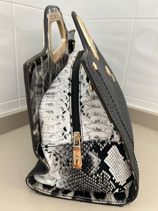 Bolso Victorio & Lucchino Negro y Dorado