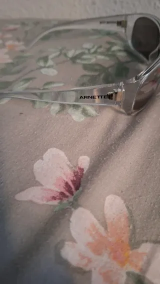 Gafas de sol plateadas montura transparente