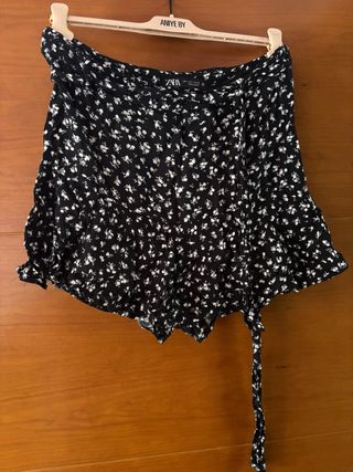 Falda pantalón Zara flores negra
