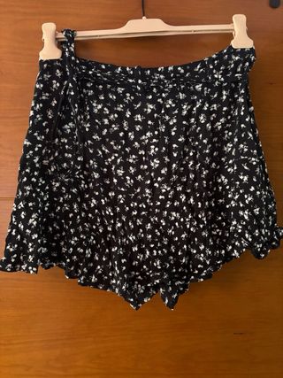 Falda pantalón Zara flores negra