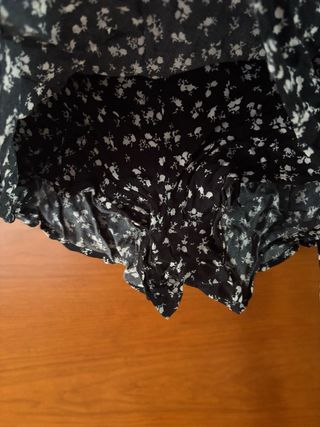 Falda pantalón Zara flores negra