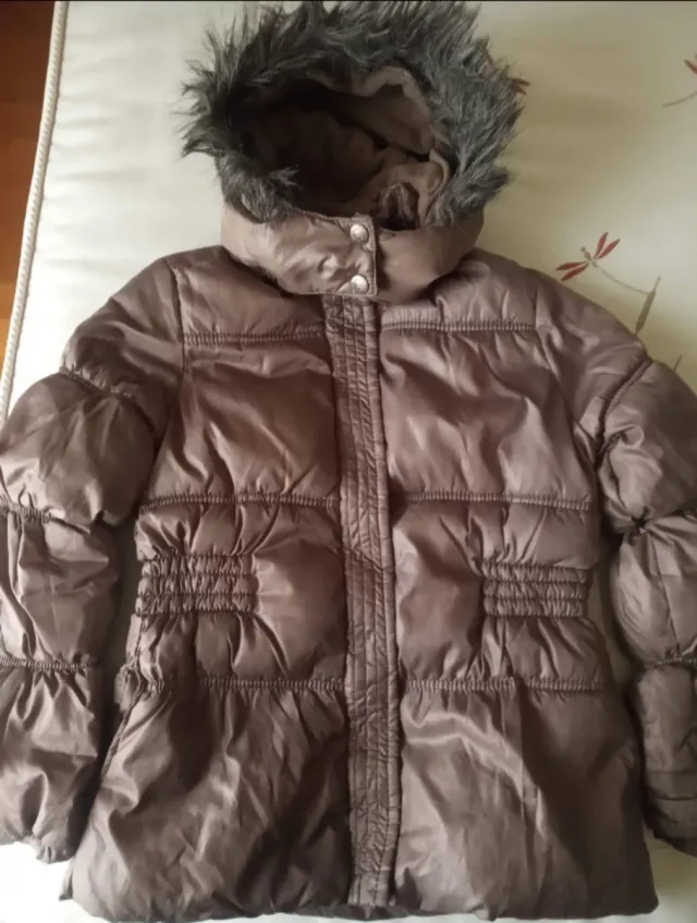 Plumas marrón niña talla 8 Zara