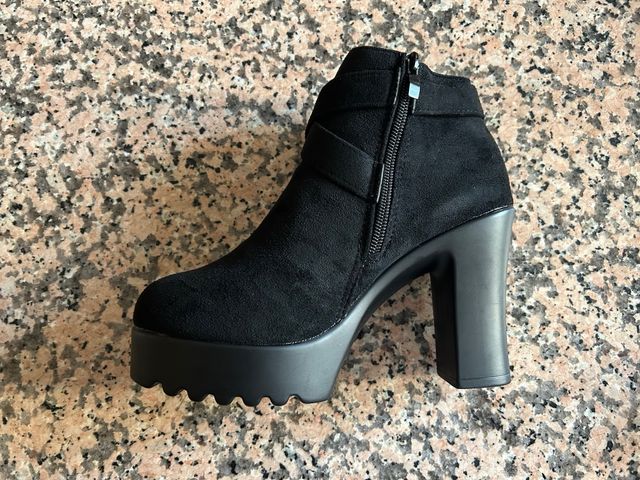 2x1 !!! Stivaletti neri e marrone.