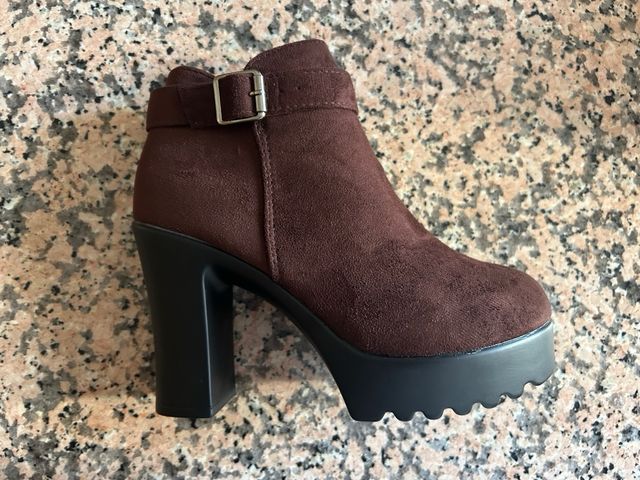 2x1 !!! Stivaletti neri e marrone.