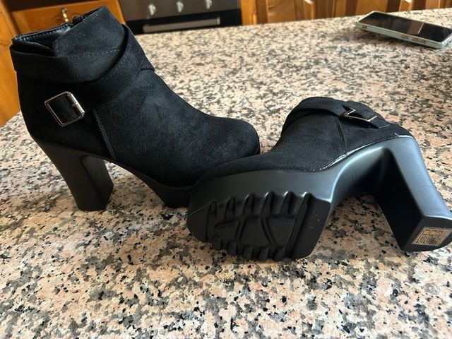 2x1 !!! Stivaletti neri e marrone.