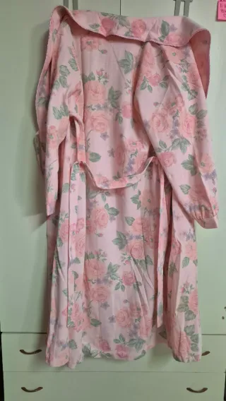 Vestaglia lunga con rose