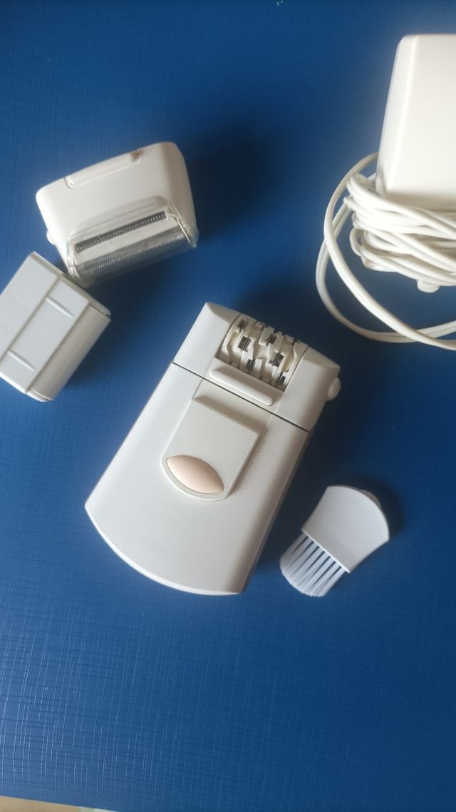 Depiladora Braun Blanca y Dorada