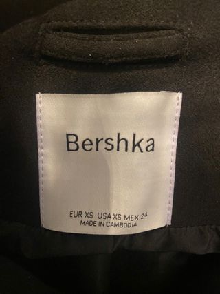 Cazadora Bershka negra con flecos