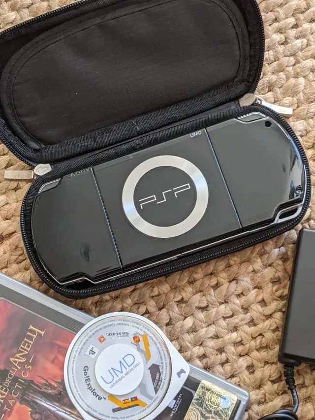 PSP 2004 + 50 Giochi