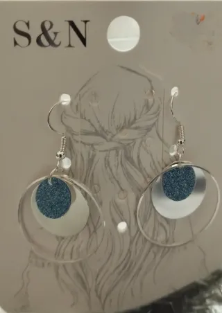 Pendientes plateados y azules