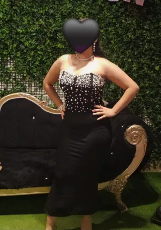 Vestido negro con perlas