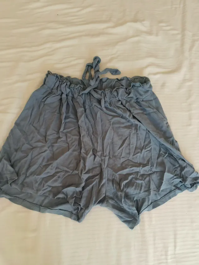 Pantalón corto azul con cordón