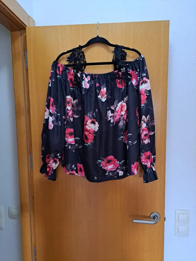 Blusa floral hombros descubiertos