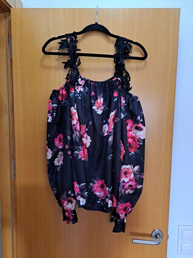 Blusa floral hombros descubiertos