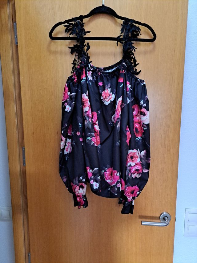 Blusa floral hombros descubiertos