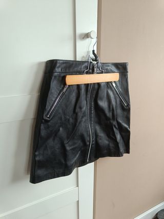 Falda corta cuero sintético Mango