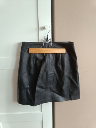 Falda corta cuero sintético Mango