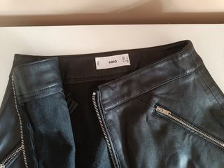 Falda corta cuero sintético Mango