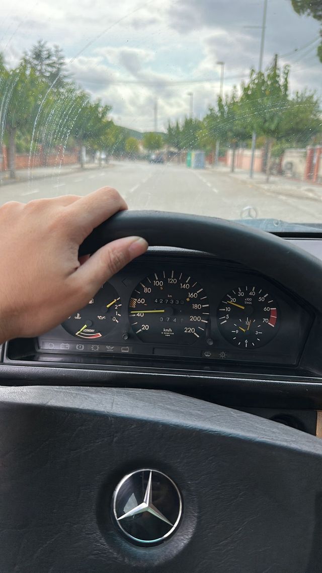 Mercedes-Benz Clase E 1986