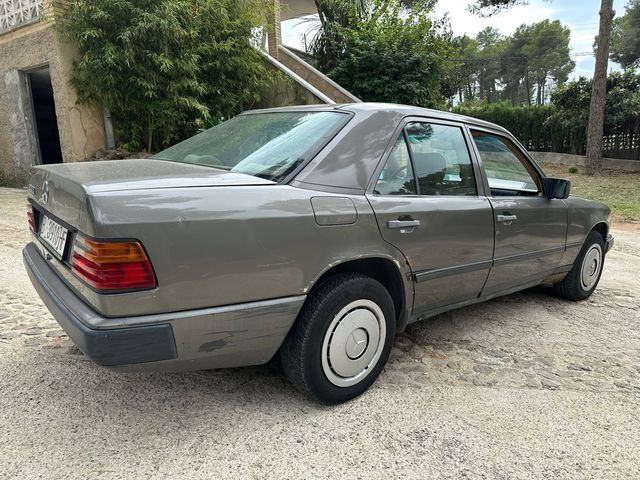 Mercedes-Benz Clase E 1986