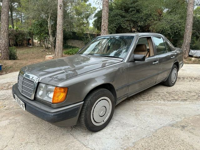 Mercedes-Benz Clase E 1986